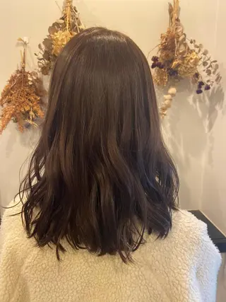 ミディアム カラー 小栗 麻衣のヘアスタイル