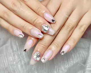 ネイル 🦋 Queenieのネイルデザイン