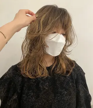 セミロング カラー 🫧ハイトーン✨格安 より質💐マンツーマのヘアスタイル