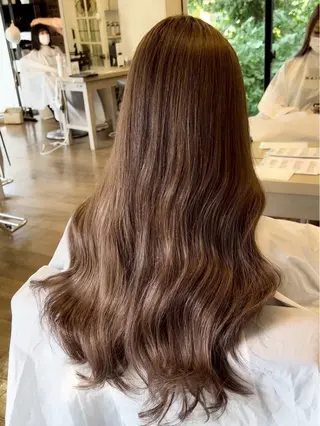 セミロング カラー 森 彩夏のヘアスタイル