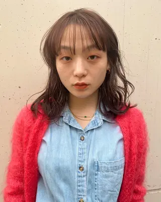 ミディアム サトウ ナナのヘアスタイル