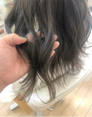セミロング カラー 成瀬 妃生路のネイルデザイン