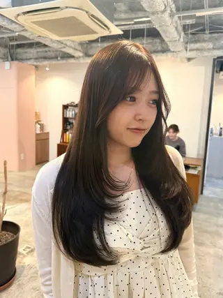 セミロング カラー Miyu .のヘアスタイル