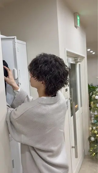 ミディアム パーマ メンズ 年間指名数1000↑ 🔥メンズ特化/武蔵のヘアスタイル