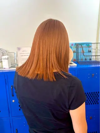 セミロング LUCK ユナのヘアスタイル