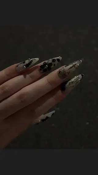 ネイル MINAMI໒꒱ Y2K、韓国ガーリーのネイルデザイン