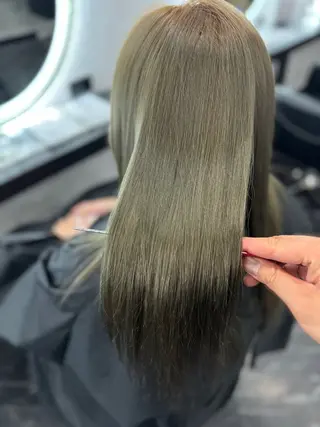カラー LOHAS 優来(ユラ)のヘアスタイル