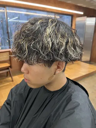 ショート カラー パーマ ヘアアレンジ メンズ 亀井隆汰/メンズ専門 パーマ/フェード可のヘアスタイル