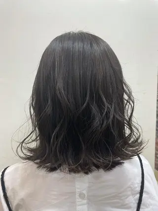 ミディアム 前田 菜奈子のヘアスタイル