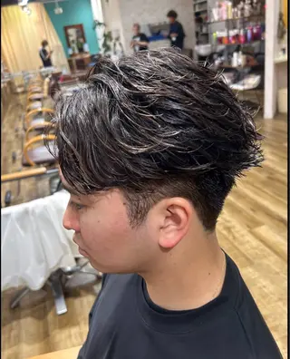 ミディアム パーマ メンズ 鶴田 将清のヘアスタイル