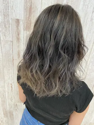 セミロング カラー Oopsレイヤー 加藤澄都のヘアスタイル