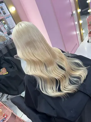 セミロング カラー ブリーチ特化🌈 MANATOのヘアスタイル