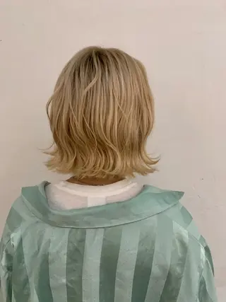 ショート カラー wakana/ 柔らかベージュカラーのヘアスタイル