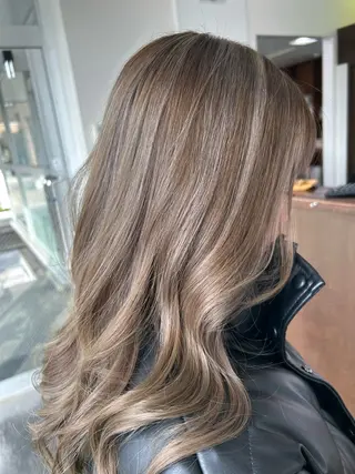 ロング 桝田 友美のヘアスタイル