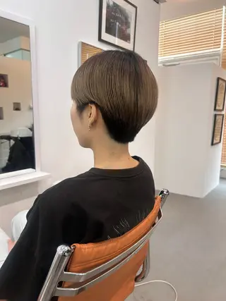 ショート カラー かがやしづ ⭐️ベージュのヘアスタイル