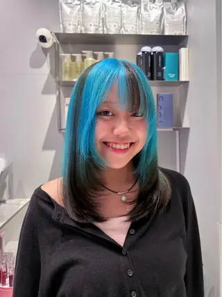 ミディアム カラー NANA🦖 ハイトーンデザインのヘアスタイル