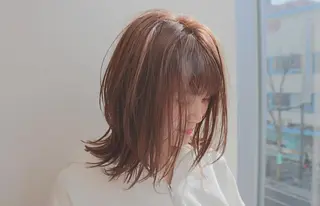 ミディアム カラー AGU akariのヘアスタイル