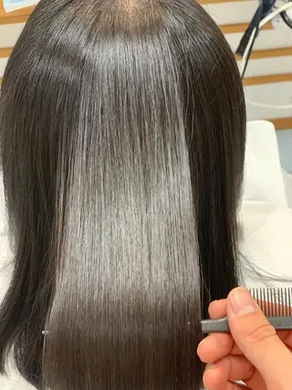 セミロング 髪質改善/縮毛矯正 /レイヤーカット岡部のヘアスタイル