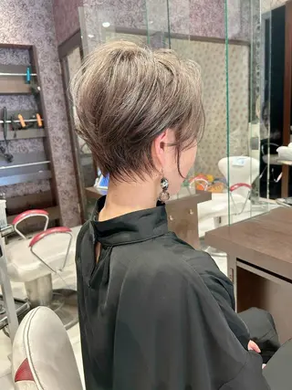 ショート 大川 有香のヘアスタイル