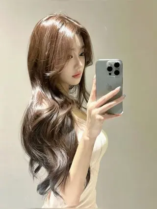 ロング カラー ハイトーンカラー 🦄レイヤーカットのヘアスタイル