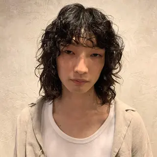 セミロング パーマ メンズ ウルフ、レイヤー 、メンズカットSHOのヘアスタイル