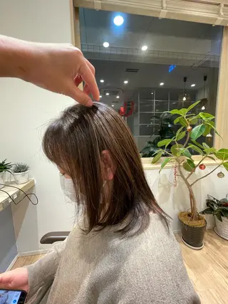 セミロング 白髪ぼかしハイライト 💫ミネ ヒロシのヘアスタイル