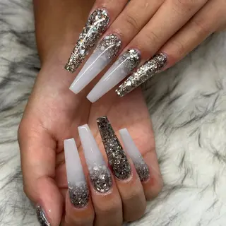 ロング Whity kiriのネイルデザイン