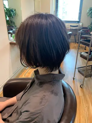 ショート 柔らかな縮毛矯正 透明感カラー💫のヘアスタイル