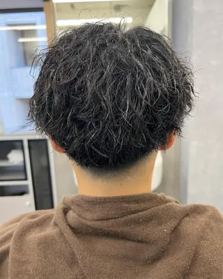 ショート カラー パーマ メンズ 垢抜け・メンズパーマ 津山祐紀のヘアスタイル