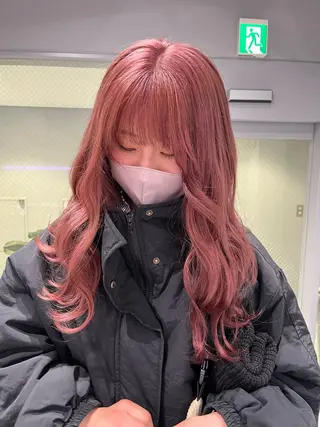 ロング 🐩透明感ミルクティ ーピンクニイナ🐩のヘアスタイル