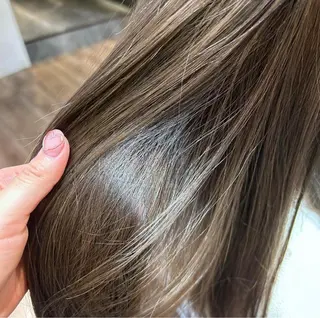 カラー ナチュラルレイヤー |艶髪|AYAKOのヘアスタイル
