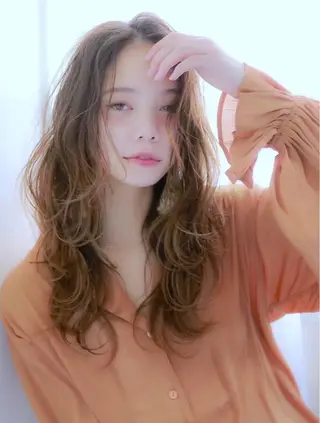 ロング カラー Akane レイヤー/艶カラーのヘアスタイル
