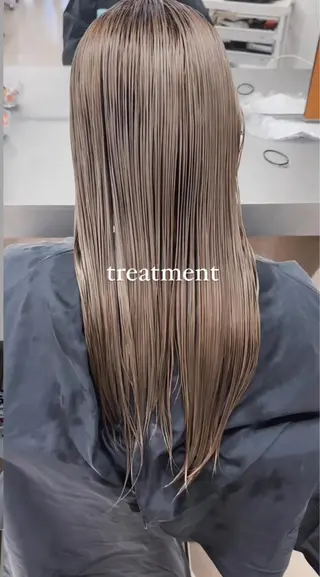 ロング ブリーチカラー🫧 森　凪沙のヘアスタイル