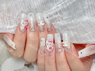 ネイル 🦋 Queenieのネイルデザイン
