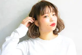 ショート 顔まわりレイヤー デザインカットのヘアスタイル