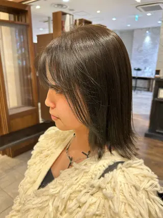 ミディアム ここな Un amiのヘアスタイル