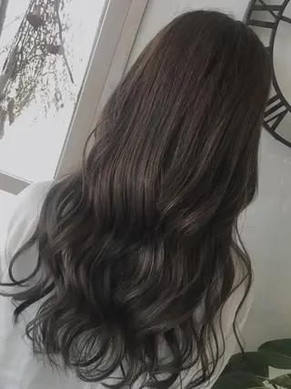 ロング カラー パーマ ヘアアレンジ 推し活専用 【派手髪】飯野ゆかりのヘアスタイル
