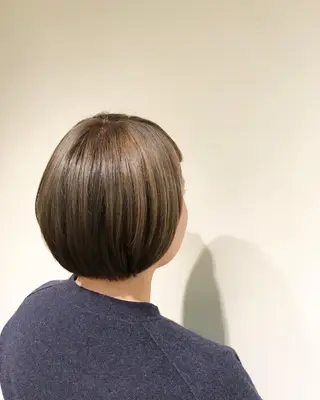 ショート カラー 秋田 亜由美のヘアスタイル