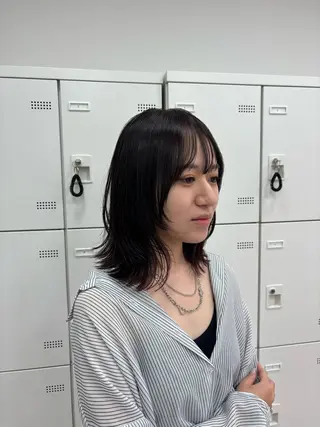 ミディアム カラー 抜け感レイヤー︴ ニュアンスカラーのヘアスタイル