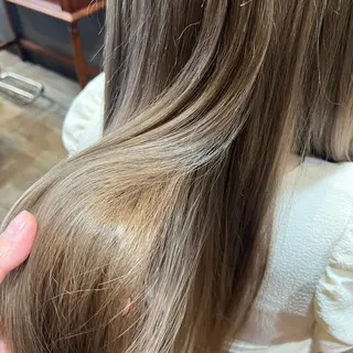 ロング カラー 廣田 優那のヘアスタイル