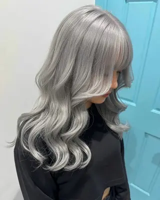セミロング カラー ヘアアレンジ ハイトーン特化🤍 浦住のヘアスタイル