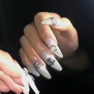 ネイル Emieux Saraのネイルデザイン