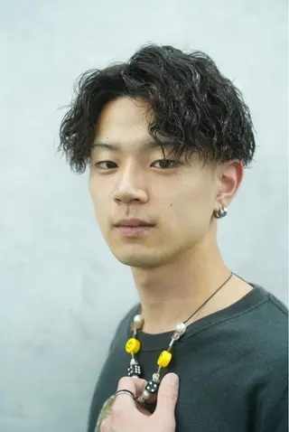 ミディアム パーマ メンズ 垢抜け・メンズパーマ 津山祐紀のヘアスタイル