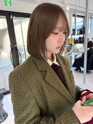 ミディアム カラー TATSUハイトーン ミルクティーベージュのヘアスタイル