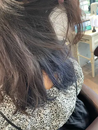 カラー 岡屋 瞬のヘアスタイル