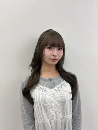 ロング カラー 抜け感レイヤー︴ ニュアンスカラーのヘアスタイル