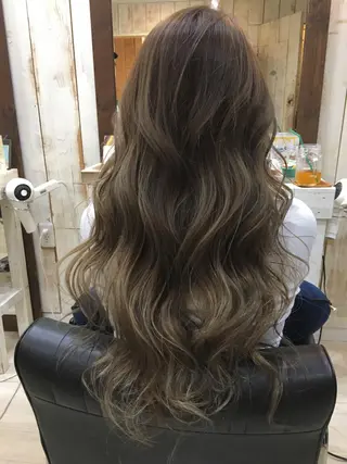 ロング 鷺谷 玲奈のヘアスタイル