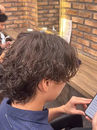 ミディアム パーマ メンズ 【メンズ特化】海外風 スパイキー/トムのヘアスタイル