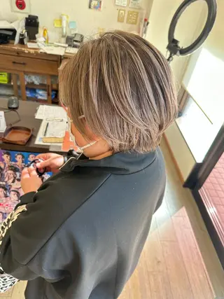 ショート カラー ブリーチカラー🫧 森　凪沙のヘアスタイル