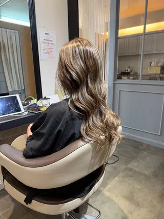 ロング カラー 川村 綾のヘアスタイル
